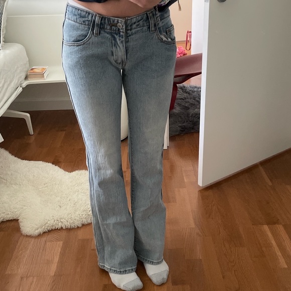 Brandy Melville Low Waisted Flare Jeans - Picture 4 of 4